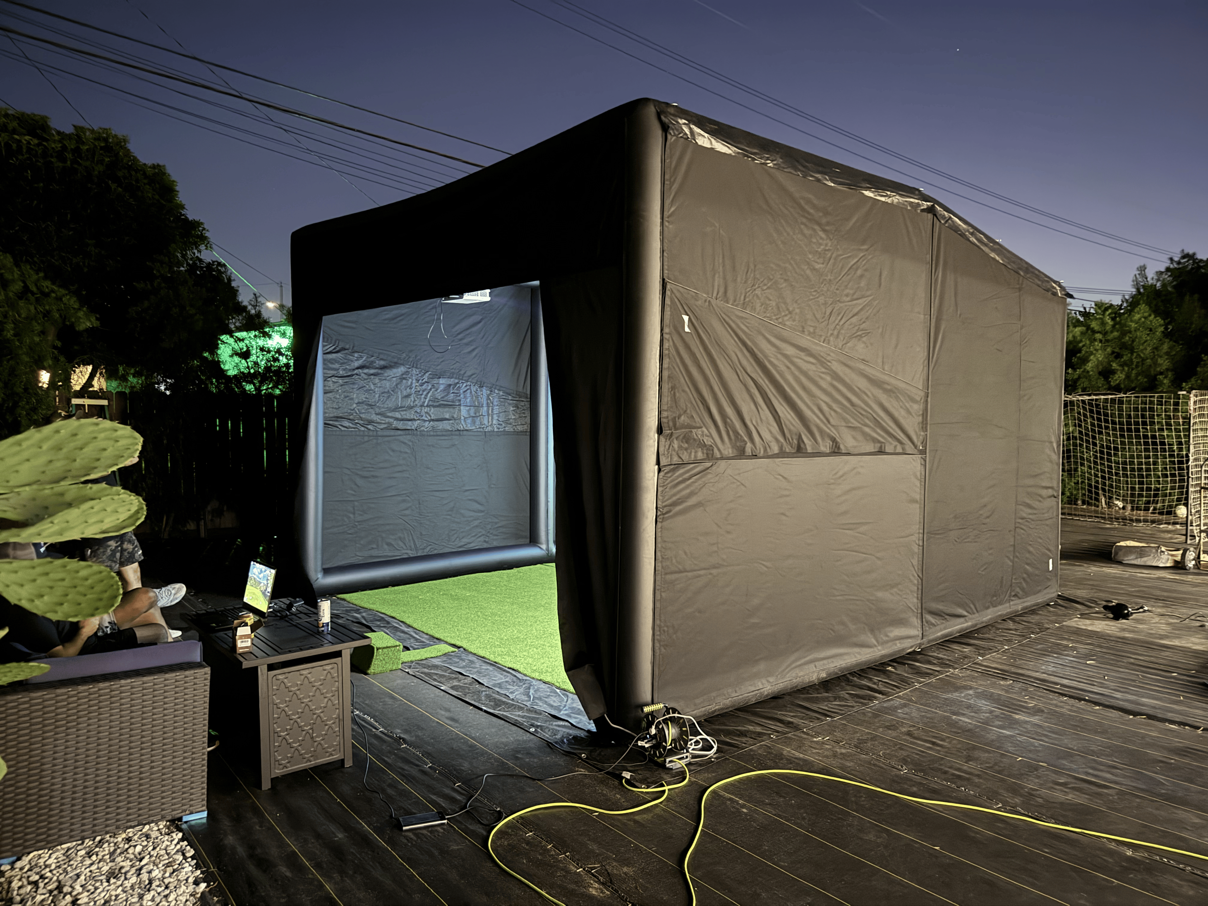 Setup of the simulator with the view of the yard
